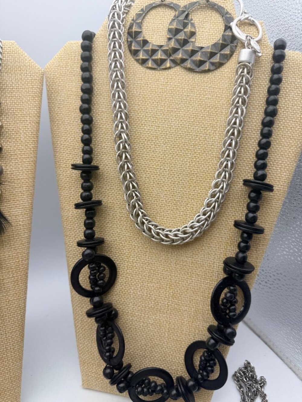 Black & Silver Costume Jewelry Lot 25+ PCs Necklaces Earrings Bracelets Wearable - Picture 6 of 14